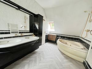 Bathroom- click for photo gallery